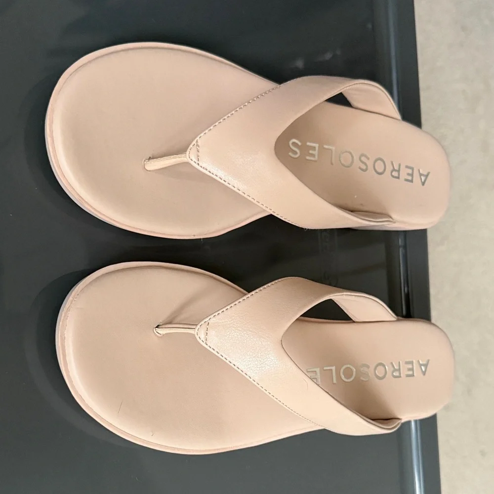 Aerosoles Isha Cipria Pu Cream Wedge Flip Flop Sandals Size 9 EUC